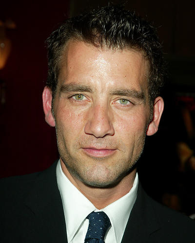 This is an image of 262361 Clive Owen Photograph & Poster