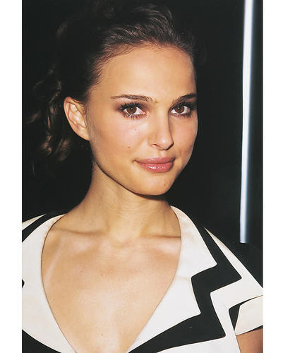 This is an image of 252879 Natalie Portman Photograph & Poster