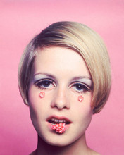 This is an image of 261428 Twiggy Photograph & Poster