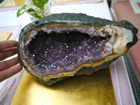 Amethyst geode (1342174022)