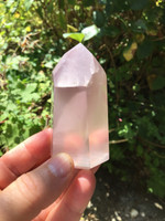 Lepidolite in quartz phantom (114057)