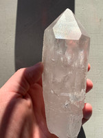 Clear quartz point (117329)
