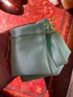 Green satin pouch (118177)