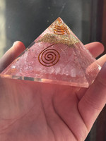 Rose quartz Orgonite pyramid (118411)