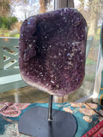 Amethyst on stand (1112338)