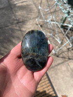 Labradorite palmstone (1114335)