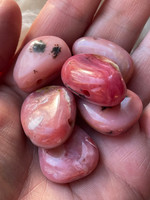 Peruvian Pink Opal pendant with cotton cord (1114625)