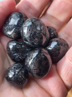 Arfvedsonite tumblestones (1114804)