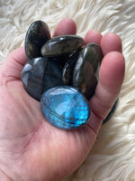 Labradorite AAA grade palmstones (1114809)