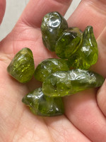 Peridot polished pieces (1114878)