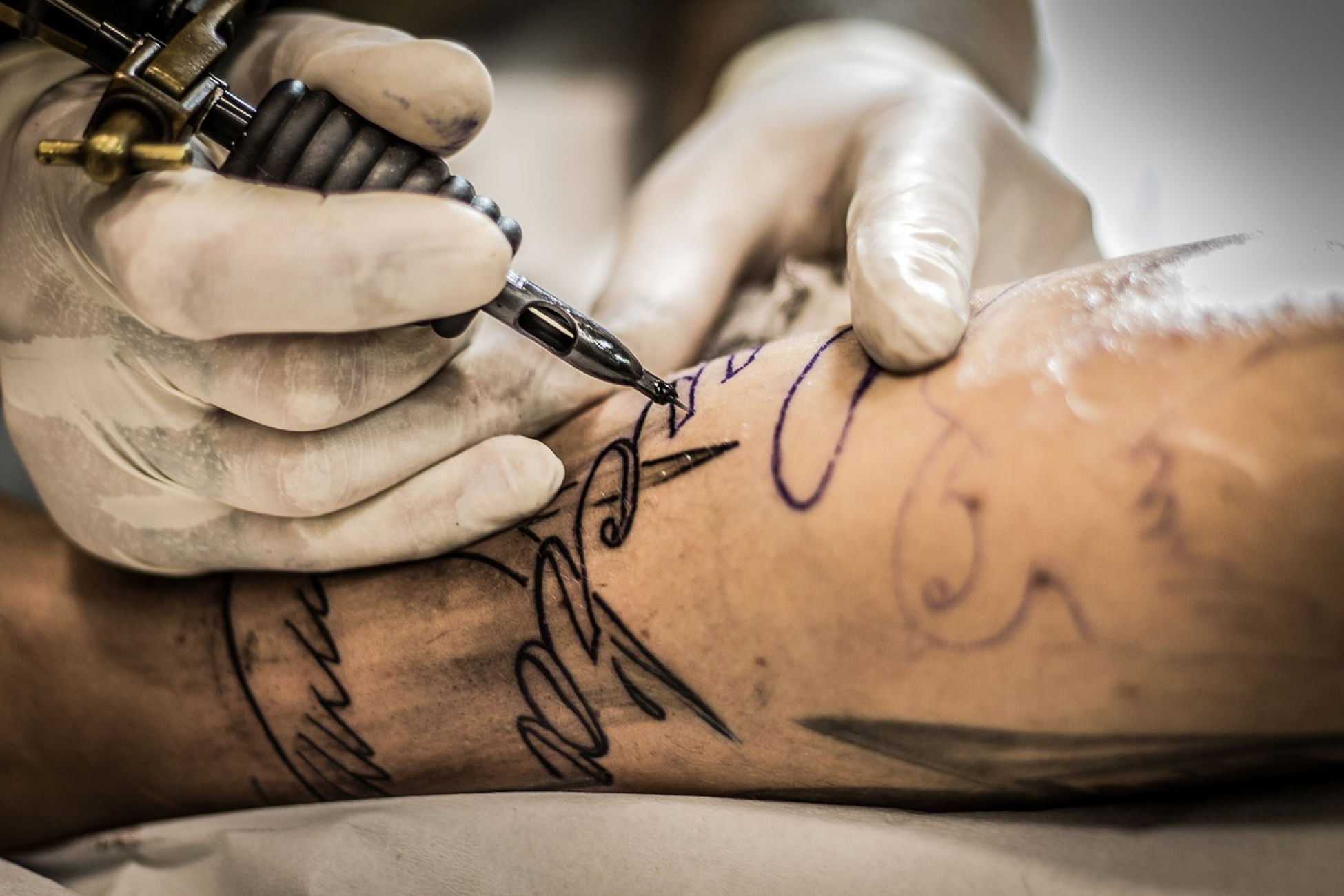 Tattoo Etiquette Quick Guide: Do's and Don'ts for Tattoo Customers -  Controse
