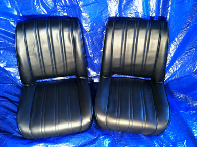 Black vertical Seat Set front and back. 