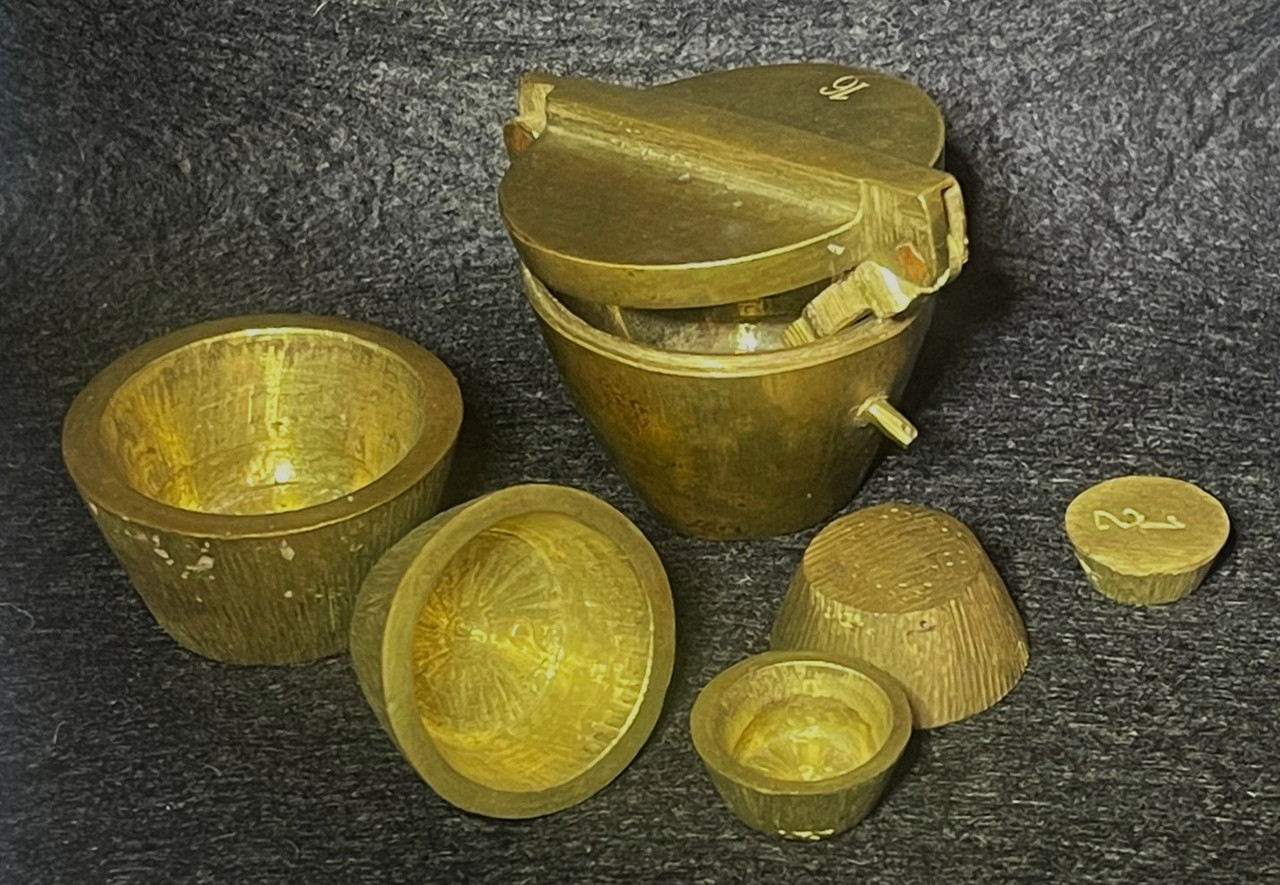 Set of original bronze nested weights, circa 1690 – 1780, examples