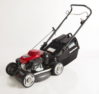 All the benefits of Honda’s superior engine technology at an affordable price, the HRU196 19” Buffalo Pro lawnmower is ideal for medium to large lawns for the serious contractor. Improved mulching function with wide open discharge, gxv160 engine and engine brake.