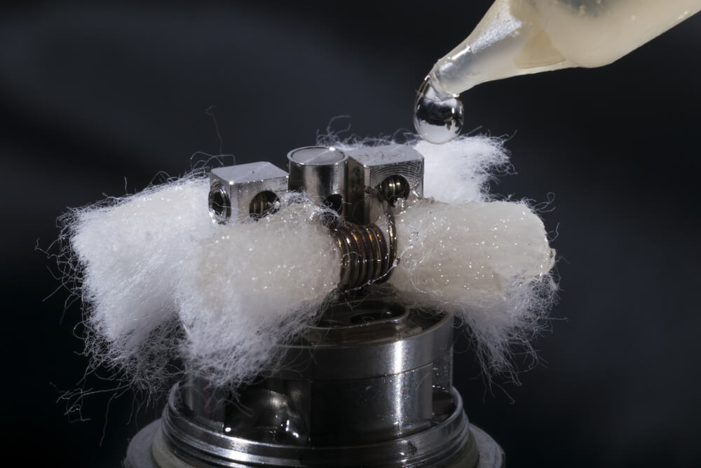 An article header “Old vs. New Ways of Wicking Vape Coils” from The Vape Mall.