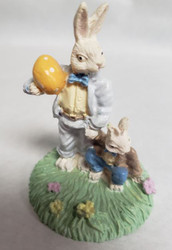 FIGURINE BUNNY MINI HOLDING HAND OF YOUNG BUNNY 2.75"