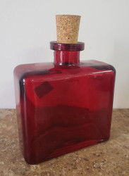 BOTTLE GLASS SQUARE RED 4.5"