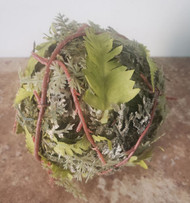 BALL ORB COVERED WITH ARTIFICIAL FERNS & MOSS 4"