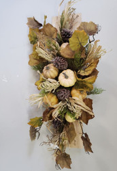 CENTERPIECE WOOD W/ CREAM PUMPKINS GRAPE LEAVES PiNE CONES & CEDAR