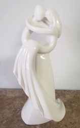 COL116485 CIRCLE OF LOVE FIGURINE 8"