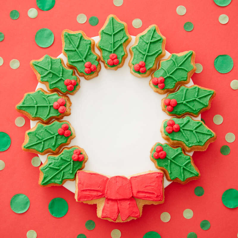 https://cdn10.bigcommerce.com/s-plfho/products/9036/images/9798/2105-0-0515-Wilton-Non-Stick-Holly-Wreath-Shaped-Cookie-Pan-12-Cavity-L4__02601.1606149978.1280.1280.jpg?c=2
