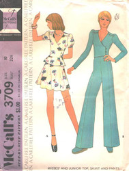 Uncut  Vintage McCalls 3709 Sewing Pattern Size 10