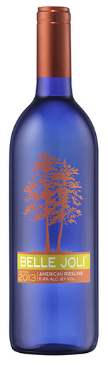 Delicate aromas and bold flavors of honey, peach, pear, and nectarine with a calm, smooth finish. Pairs well with honey glazed chicken, pork and fruity desserts. 