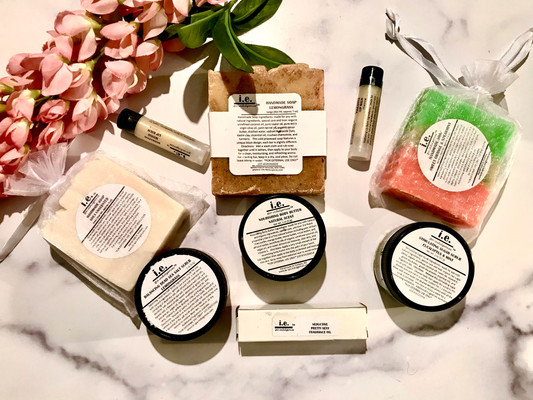 IESI PARTY FAVOR GIFT SET:  We picked these items especially for party favors.  Pick 3 from the list, your choice.  It makes for a great package for any event.   Select Variety or request certain scents.  This gift set consists of 3 items, beautifully wrapped and customized for your event.  

(1) Nourishing Body Butter (2 oz) 
(1) Handmade Soap (1 Large or 2 Small)
(1) Seductive Fragrance Oil (.15 ml.)
(1) Stimulating Sugar Scrub (2 oz)
(1) Balancing Dead Sea Salt Scrub (2 oz)
(1) Serenity Scented Candle Tin (4 oz)
(2) Hydrating Lip Balm (.15 oz)
FREE GIFT WRAP AND CUSTOMIZED PRINTING INCLUDED.  ADDITIONAL CHARGES MAY APPLY FOR OTHER REQUESTS