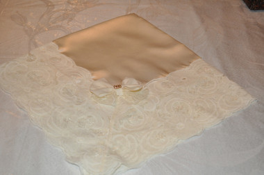Delicate Crème Lap Scraf with Deep Crème Lace & Bow