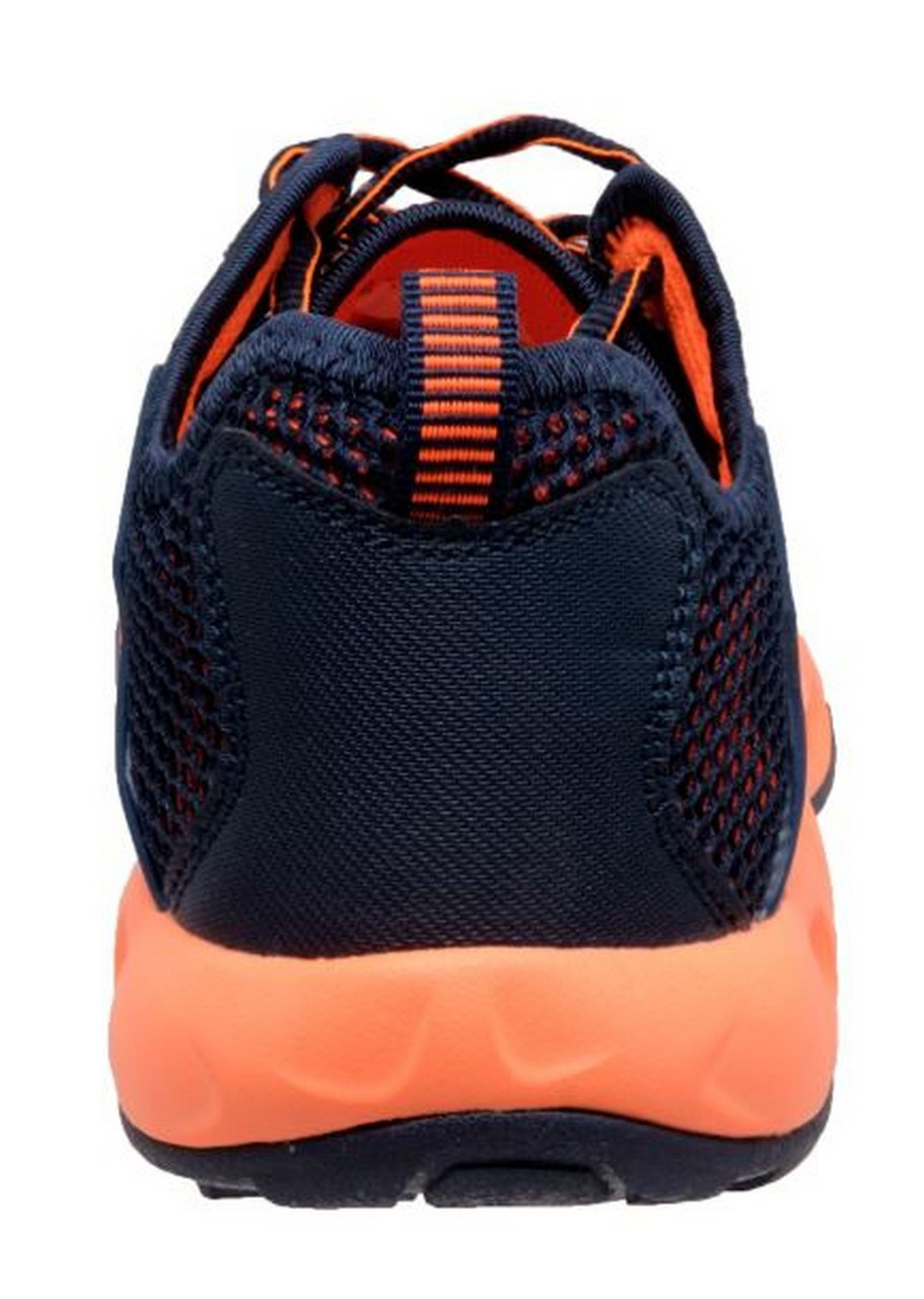 what color shoes to wear with navy skirt