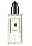Escape the everyday along the windswept shore. Waves breaking white, the air fresh with sea salt and spray. Alive with the mineral scent of the rugged cliffs. Mingling with the woody earthiness of sage. Lively, spirited and totally joyful.