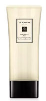Our Exfoliating Shower Gel cleanses and polishes skin in one easy step. Revive your body with enigmatic Pomegranate Noir. Ruby-rich juices of pomegranate, raspberry and plum are spiked with pink pepper and laced with Casablanca lily and spicy woods. With just the right balance of exfoliating ingredients, it is perfect for an effortless and pampering daily routine. Soft Jojoba beads, finely crushed orange peel and bamboo stem work together to delicately smooth away dryness and impurities. Skin is left feeling soft, reinvigorated and primed to receive all the benefits of your Jo Malone London Body Crème