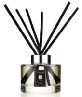 The sensuality of a daring red dress. Ruby-rich juices of pomegranate, raspberry and plum are spiked with pink pepper and laced with Casablanca lily and spicy woods. Dark and enigmatic. Understated. Sleekly designed. These Diffusers effortlessly and continuously add an enveloping scent to any space.