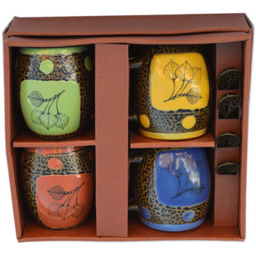 This box set holds four ash glazed mugs each with their own spoon by Always Azul Pottery. Each mug holds 14 oz. 
Box Set Colors includes: Avocado Green, Blue, Coral, Yellow
Always Azul mugs are available in several decal options.
Please call to check availability of current designer decals for Box Sets. 