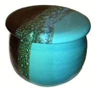 French Butter Crock in OCEAN TIDE glaze from Clay in Motion keeps butter fresh and spreadable right from your table.  

Each porcelain form is hand glazed, so colors and patterns may vary slightly from photos shown. 