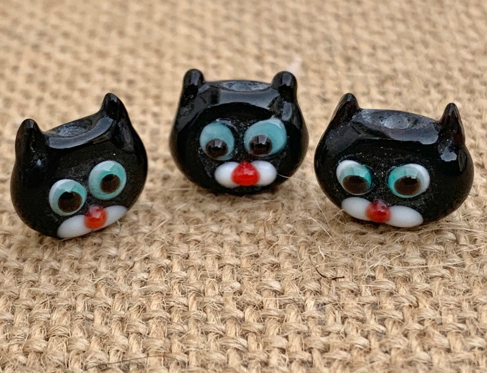 Black and White glass beads CAT face with glass beads could be Halloween black cord hand done