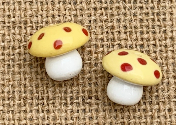 1  Yellow Toadstool Spotted Mushroom Lampwork Bead - Aunt Jenny's Beads