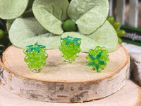 These grapes measure 14x12mm and have 1.5mm vertical beading holes.