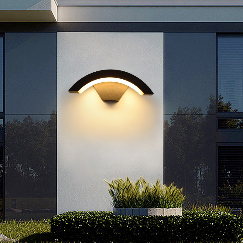 Crescent Lighting, Aluminum IP65 LED Wall Light for Outdoor, Garden and Balcony
