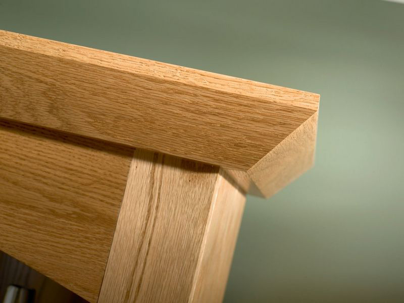Angle Crown Molding in Natural Oak - KraftMaid