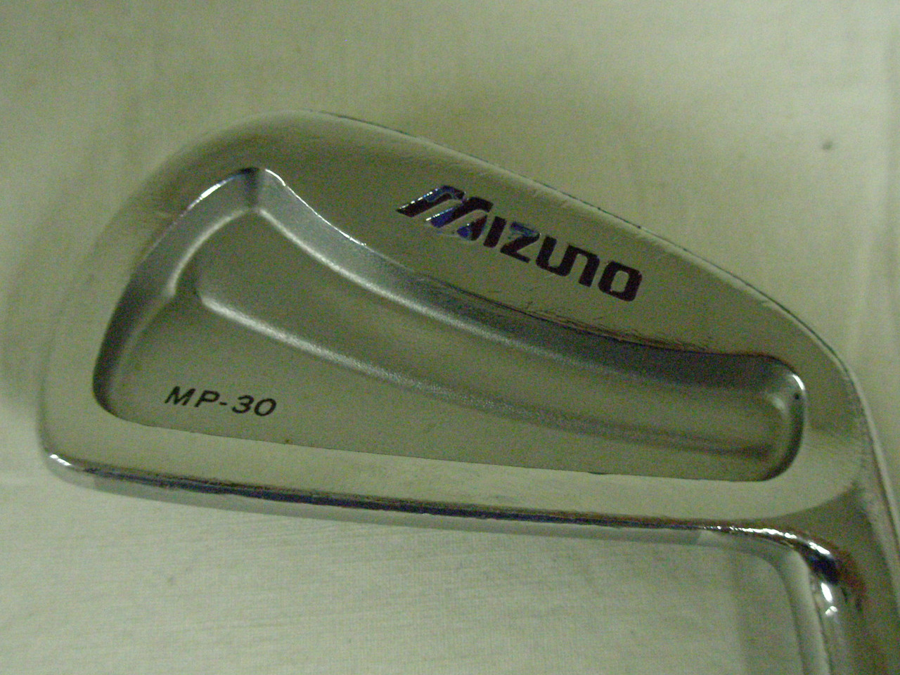 mizuno mp30