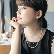 Layered Artificial and Gold Necklace