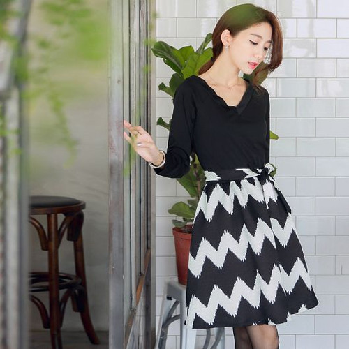 Geometric Pattern V Neck Bandage Dress