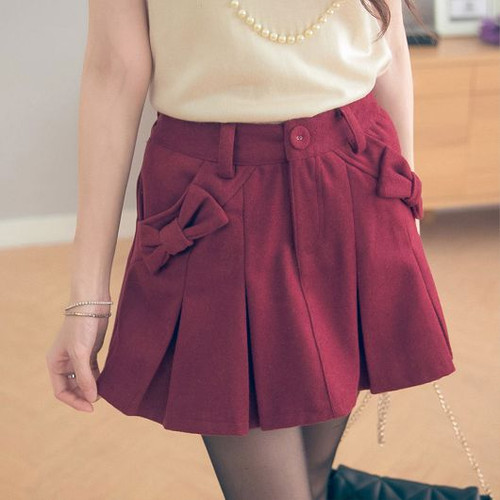 Bow Pocket Pleated Wool Shorts