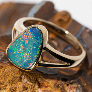 * DEVOTED TO YOU 14KT YELLOW GOLD AUSTRALIAN OPAL RING