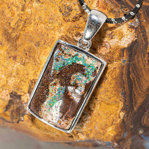 A TOFFEE STERLING SILVER SOLID AUSTRALIAN BOULDER OPAL NECKLACE