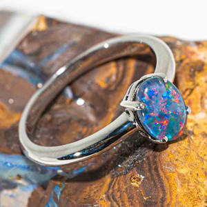 EXQUISITE STERLING SILVER AUSTRALIAN OPAL RING