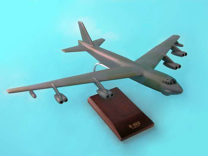 タミヤ Boeing B-52D Stratofortress 1/100 Tamiya Boeing B-52D Stratofortress 1/100 scale plastic model