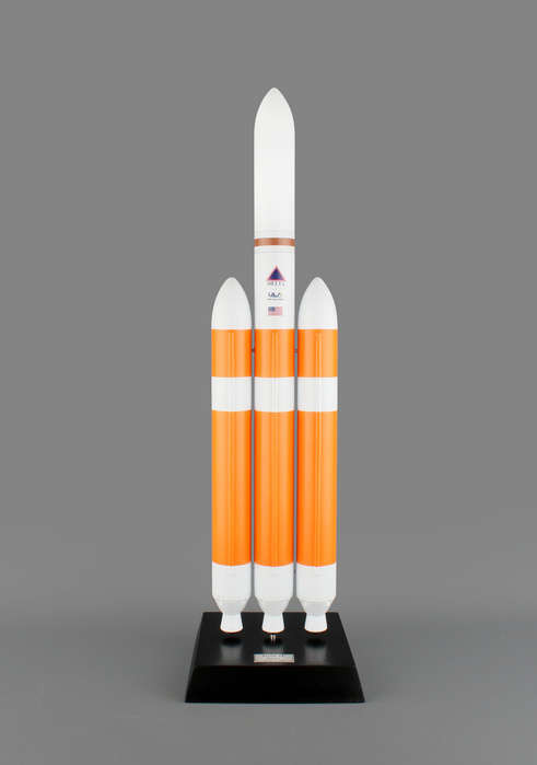 Delta Iv Rocket Heavy 1/100  - Space Vehicle - Museum Company Photo