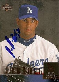 Ricardo Rodriguez Signed Dodgers 2001 UD Rookie Card